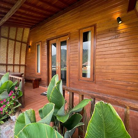 Volcano Cabins Kubupenlokan ภายนอก รูปภาพ